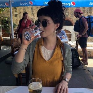 Meet your Posher, Iona